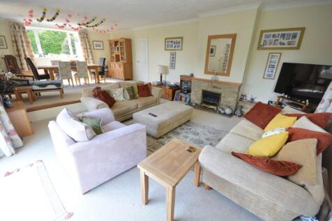LOIUNGE/DINING ROOM