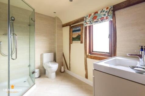 Bed One En Suite