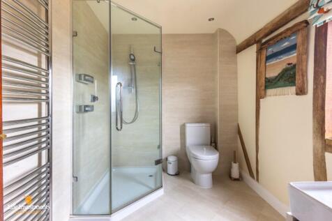 Bed One En Suite