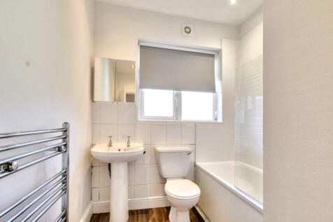 6.bathroom 1.jpg