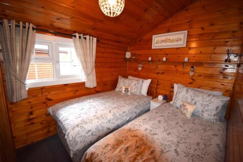 Bedroom .JPG