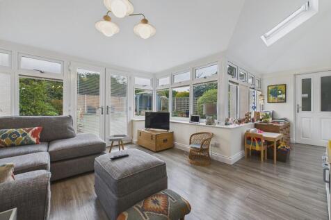 CAM04273G0-PR0172...