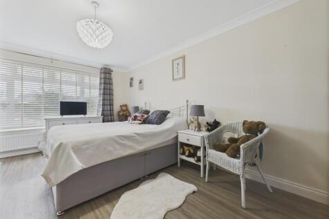 CAM04273G0-PR0172...