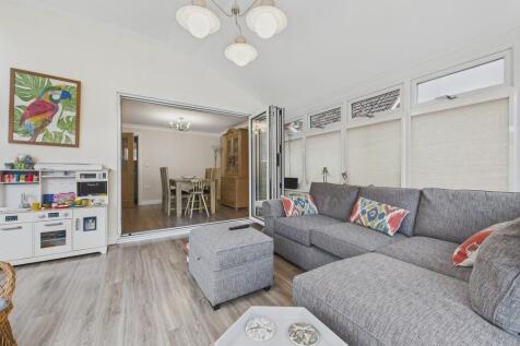 CAM04273G0-PR0172...