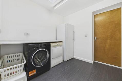 CAM04273G0-PR0185...