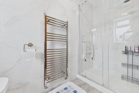 CAM04273G0-PR0185...