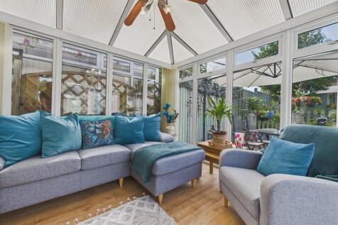 CAM04273G0-PR0153...