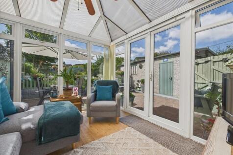 CAM04273G0-PR0153...