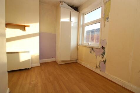 BEDROOM T202503191619.jpg