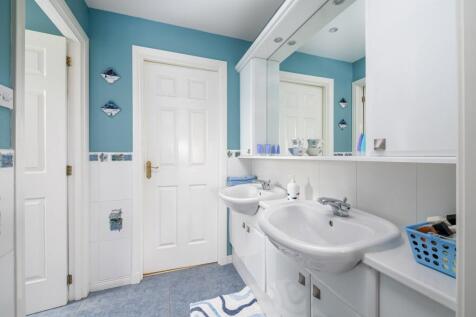 Jack &amp; Jill Bathroom