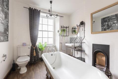 Potter Hill 33A Bathroom-1.jpg