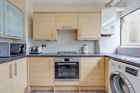 02-7db9JHPropWorld - 2 Maybourne Close - 4-medium.