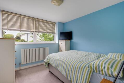 12-1ecdJHPropWorld - 2 Maybourne Close - 34-medium
