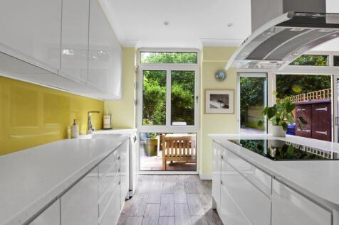 12-950fJHPropWorld - 45 Hall Drive - 7.jpg