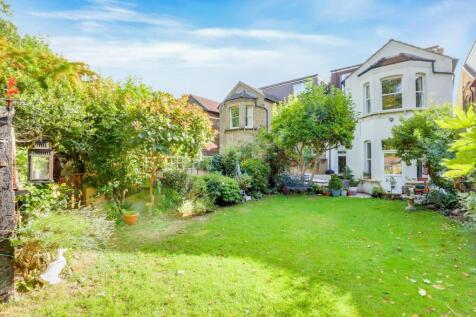 02-d762JHPropWorld - 124 Venner Road - 22.jpg