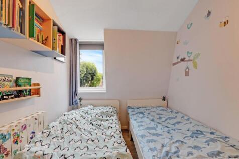 10-ec45JHPropWorld - 9 Prospect Close - 40.jpg