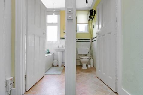 13-d081JHPropWorld - 21 Tannsfeld Road - 37.jpg