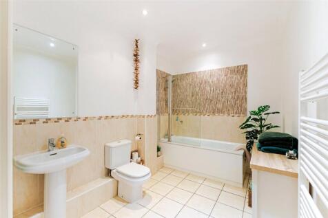 Bath/Shower Room