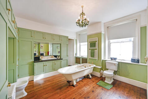 En Suite Bathroom