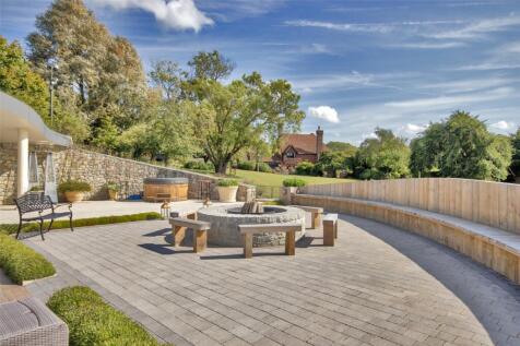 Jacuzzi &amp; Fire Pit