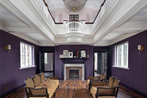 Galleried Loung