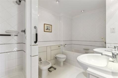 En Suite Bathroom