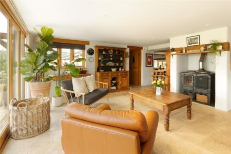 Kitchen Seating Area