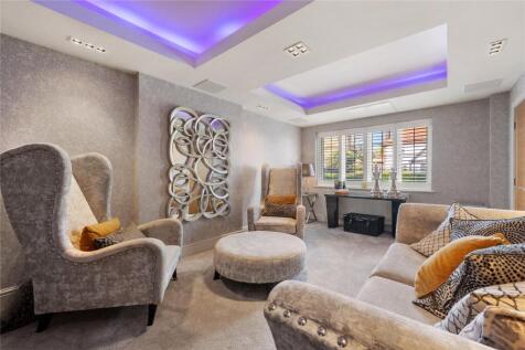 Living/Cinema Room