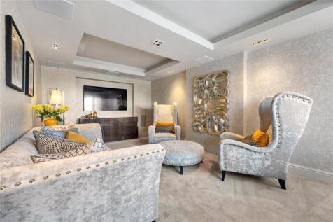 Living/Cinema Room