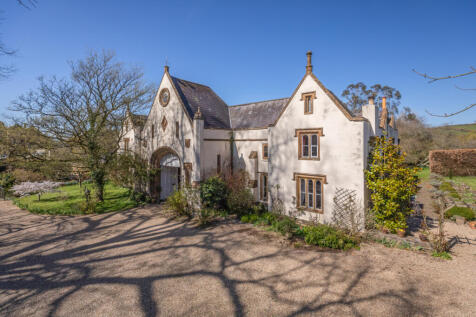 Stable Court