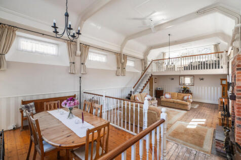 Sitting/Dining Room