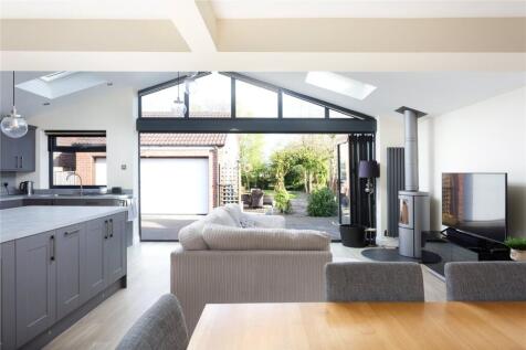 Living/Dining Area