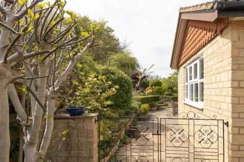 Hillcrest, Bunkers Hill