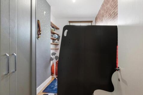 property in 1 Jeffreys Road, 
Little Portugal, SW4