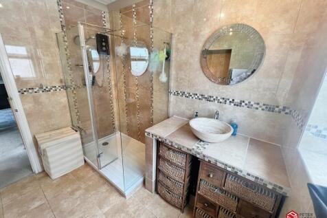 Family Shower Room