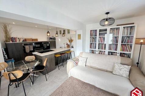 Open Plan Kitchen/ Dining Room