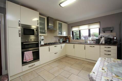 Family Eat-in Kitchen