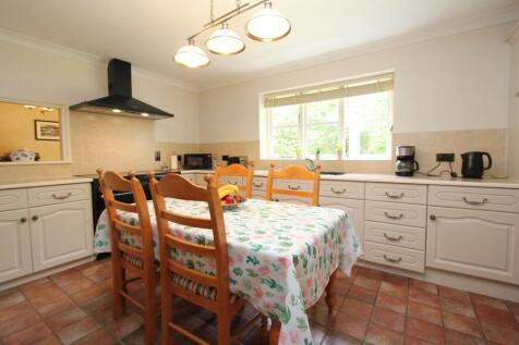 Family Kitchen/Dining Space