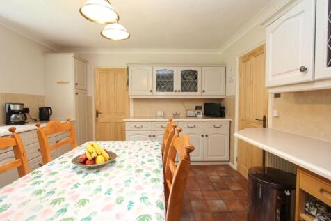 Family Kitchen/Dining Space