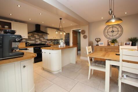 Kitchen Dining/ Sun Room