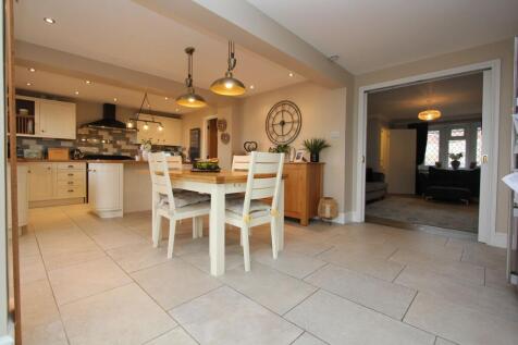 Kitchen Dining/ Sun Room