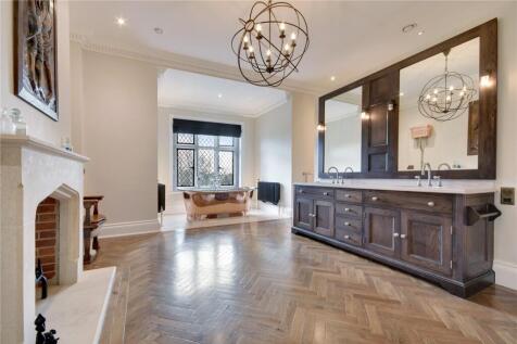 Main Ensuite
