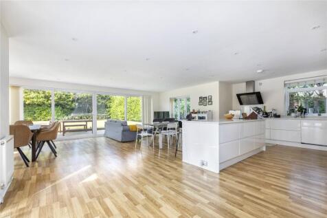 Kitchen/ Dining Room