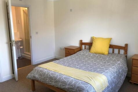 10 Wiltshire Crescent main bedroom.jpg