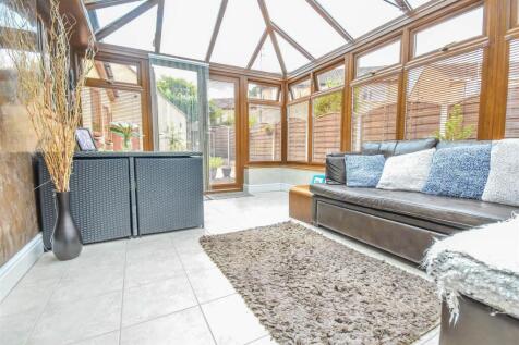 CONSERVATORY/RECEPTION ROOM