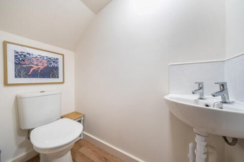 1371216-9-68ff995...