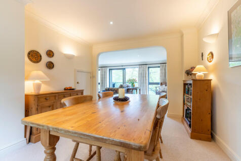 L-Shaped Living/D...