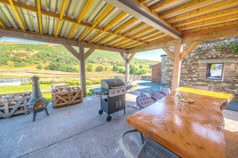 Outside dining ar...