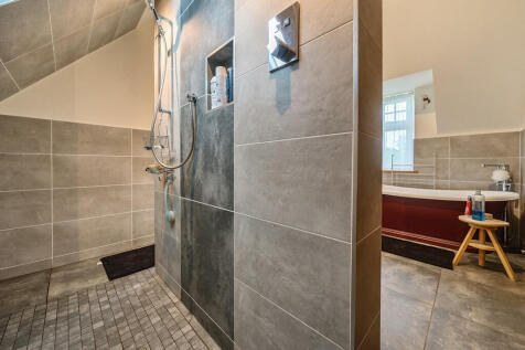 En-suite bathroom
