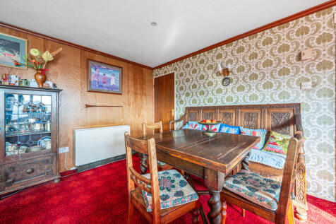 Dining Area in Lo...